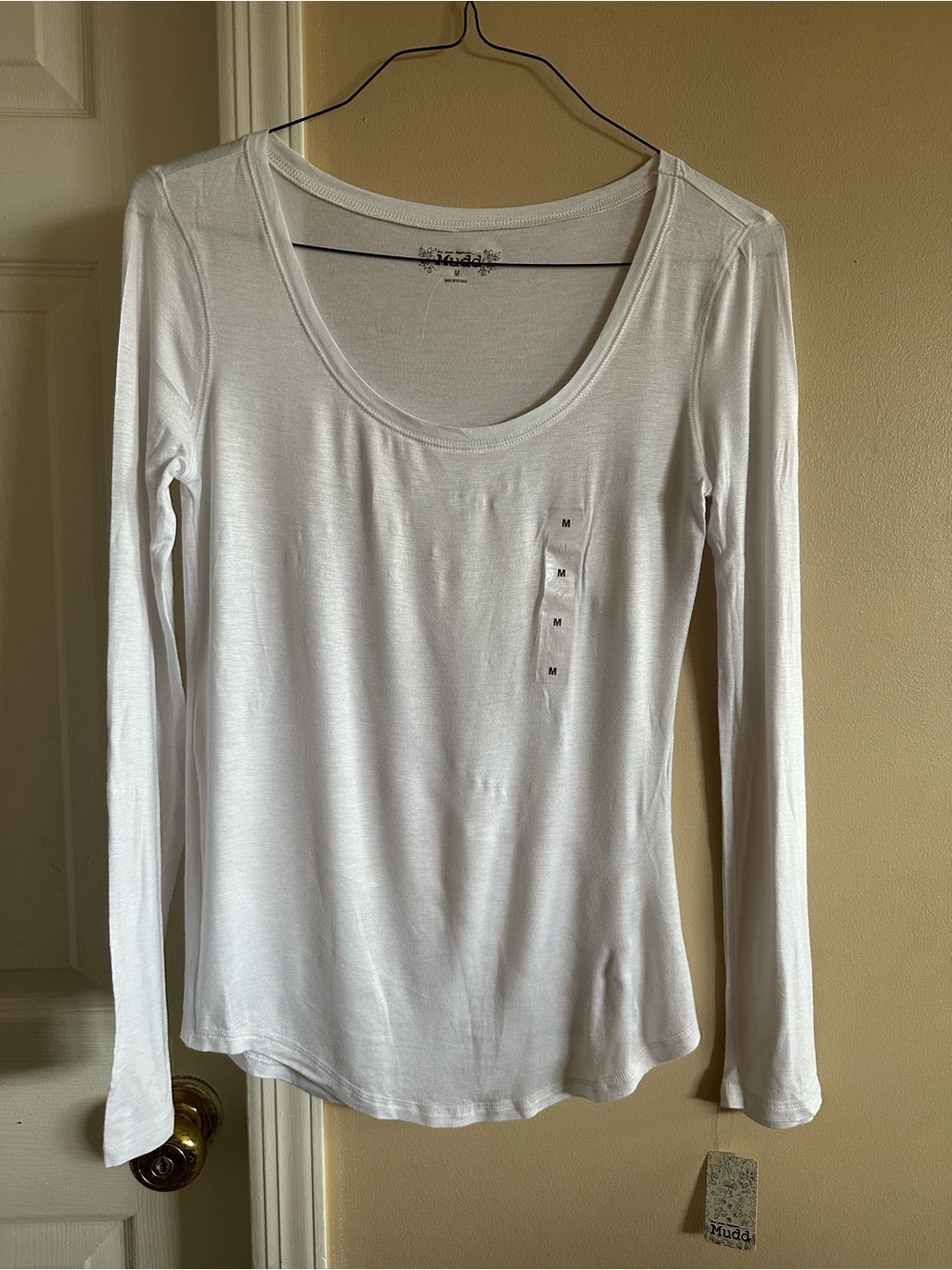White Long-Sleeve Scoop Neck Women's Top - Mudd Brand